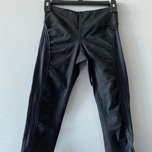 Lululemon Crops - Black, Ruffle, Size 4, Run